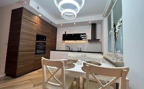 Big Apartment 6 People, 3 Rooms, Airport/Mokotow